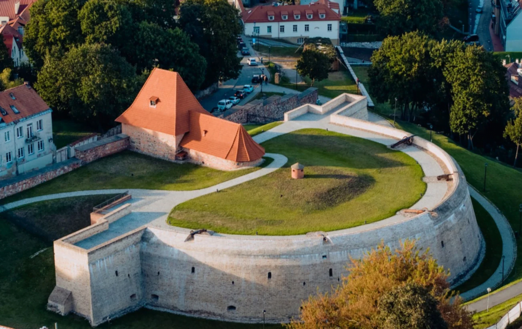 przewodnik po wilnie mur obronny