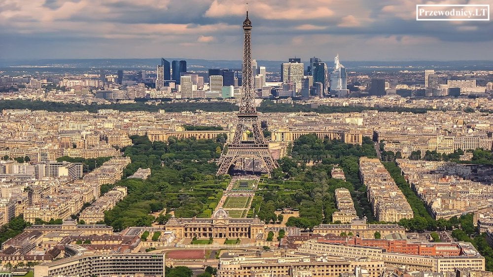 przewodnik po paryżu basznia eiffel
